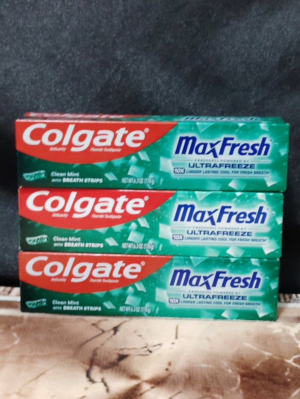 Colgate MaxFresh Toothpaste & Colgate 360 Medium Toothbrush - Picture 2 of 4